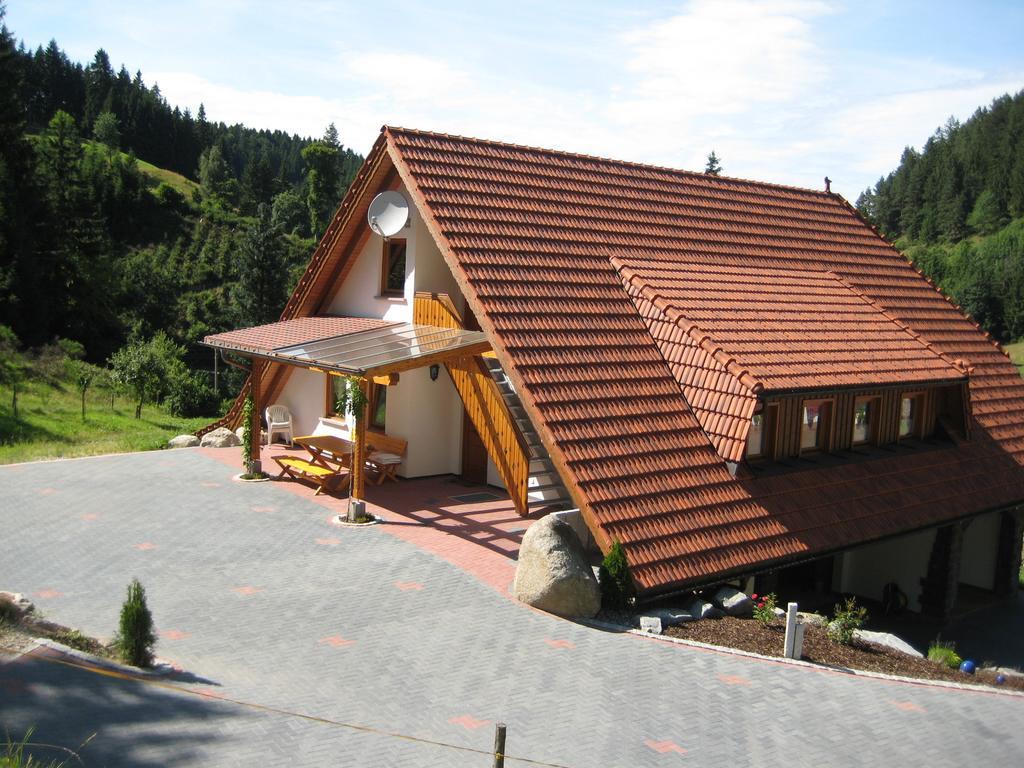 Holzbildhauerei Kammerer Apartment *